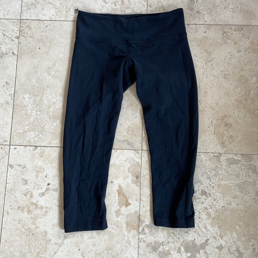 Lululemon crop leggings, size 6
